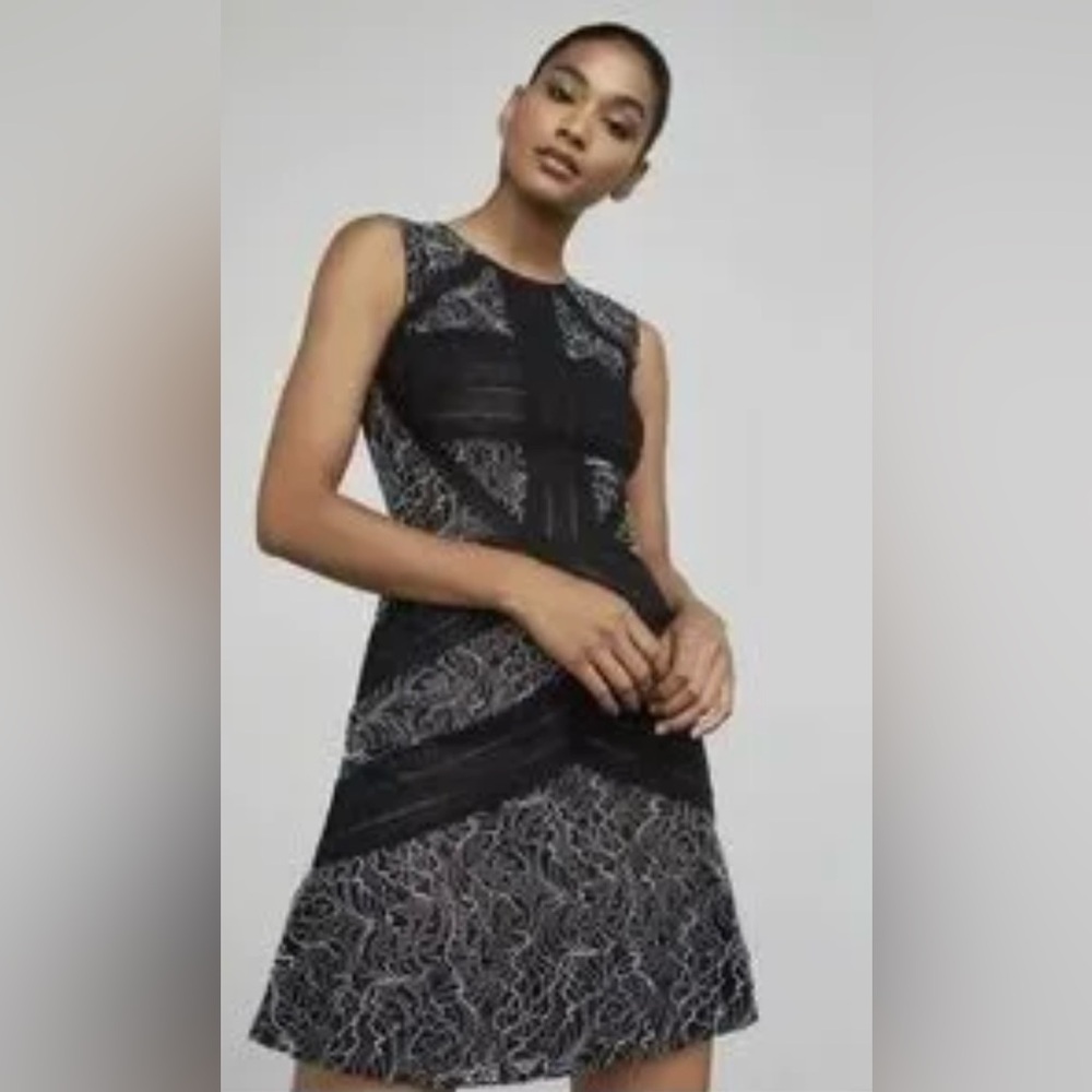 BCBG MAXAZRIA Tasha navy blue and black floral lace dress size 6